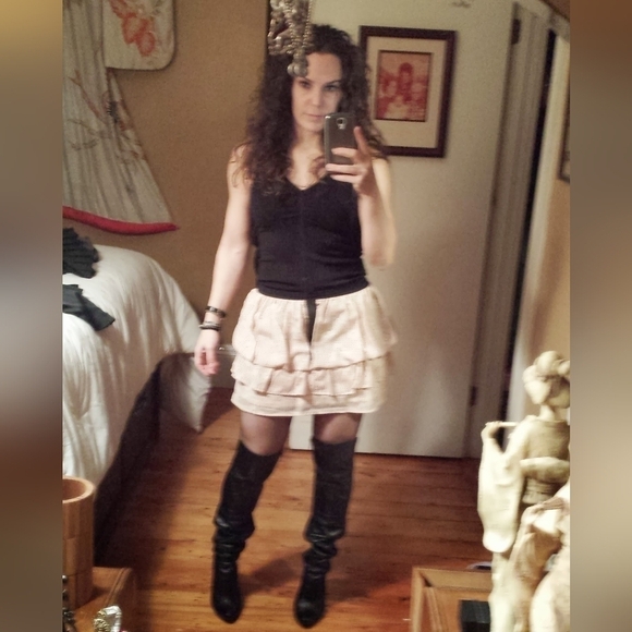 Rachael & Chloe salmon pink with abstract design ruffled mini skirt size medium - Picture 5 of 9